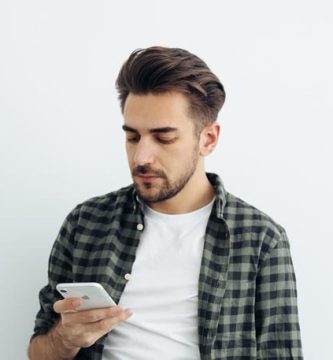 como saber si tu pareja habla con otra persona